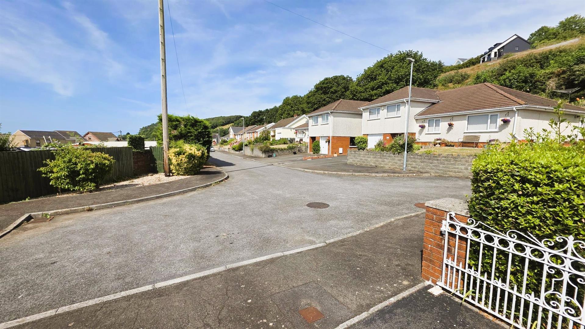 Gwscwm Road, Burry Port, SA16 0BS